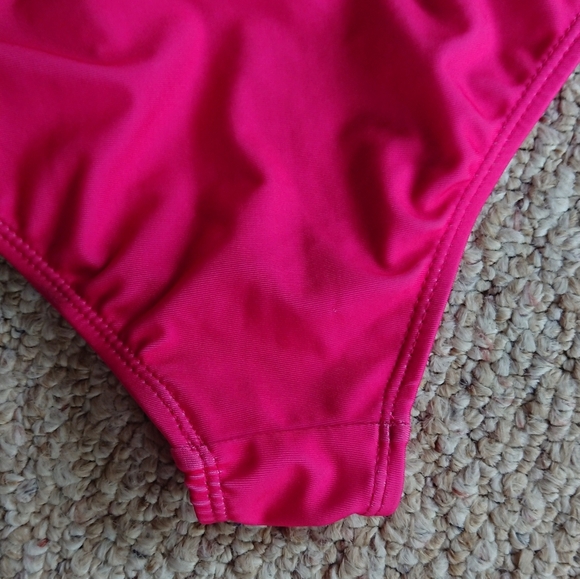 Peppa Pig Ruffled One-Piece Swimsuit Size 3T - Picture 9 of 12